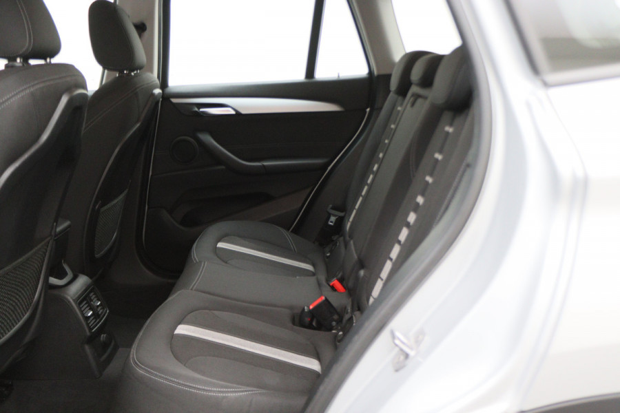 BMW X1 sDrive18i Centennial High Executive Automaat Camera, LED, Navigatie, Climate, Trekhaak, PDC