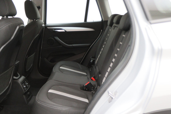 BMW X1 sDrive18i Centennial High Executive Automaat Camera, LED, Navigatie, Climate, Trekhaak, PDC