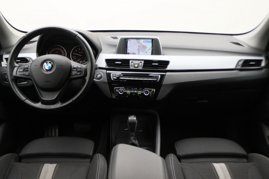 BMW X1 sDrive18i Centennial High Executive Automaat Camera, LED, Navigatie, Climate, Trekhaak, PDC