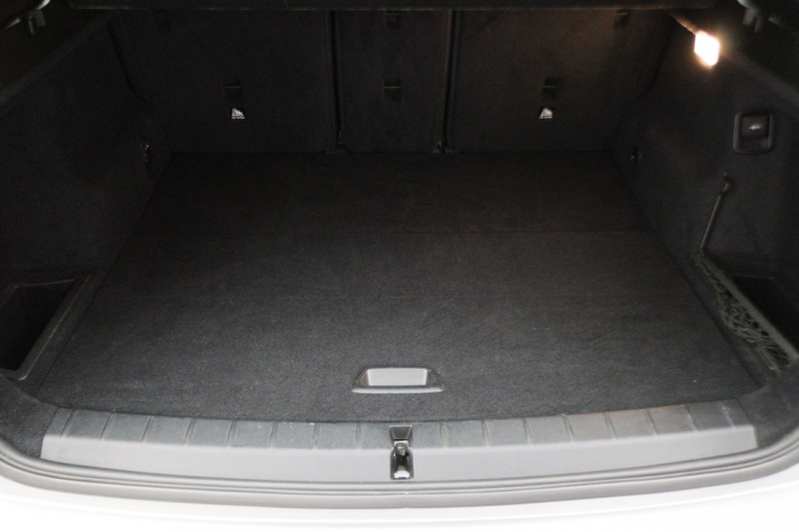 BMW X1 sDrive18i Centennial High Executive Automaat Camera, LED, Navigatie, Climate, Trekhaak, PDC