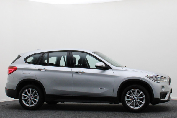 BMW X1 sDrive18i Centennial High Executive Automaat Camera, LED, Navigatie, Climate, Trekhaak, PDC