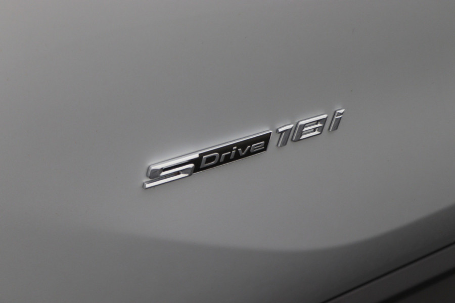 BMW X1 sDrive18i Centennial High Executive Automaat Camera, LED, Navigatie, Climate, Trekhaak, PDC