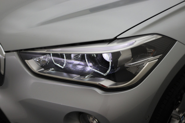BMW X1 sDrive18i Centennial High Executive Automaat Camera, LED, Navigatie, Climate, Trekhaak, PDC