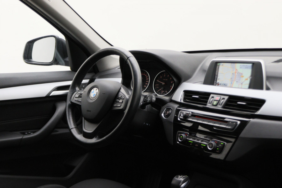BMW X1 sDrive18i Centennial High Executive Automaat Camera, LED, Navigatie, Climate, Trekhaak, PDC