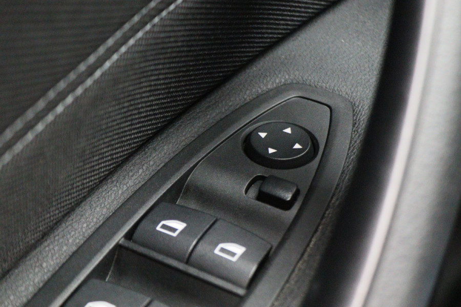 BMW X1 sDrive18i Centennial High Executive Automaat Camera, LED, Navigatie, Climate, Trekhaak, PDC