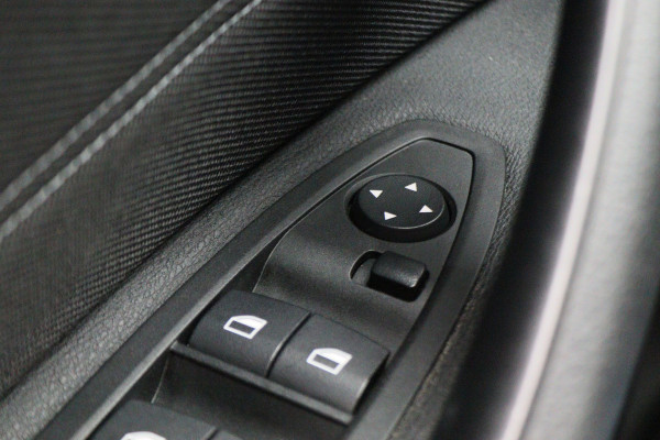 BMW X1 sDrive18i Centennial High Executive Automaat Camera, LED, Navigatie, Climate, Trekhaak, PDC