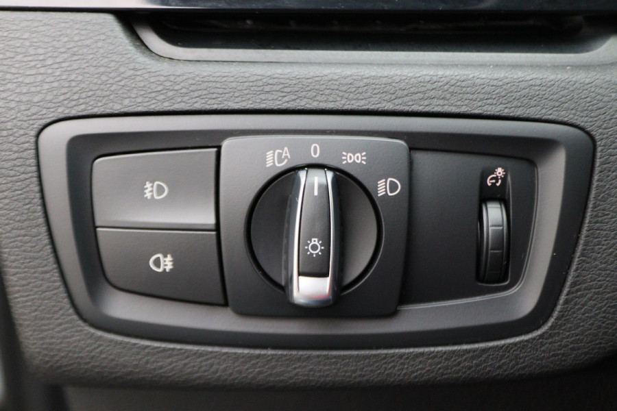 BMW X1 sDrive18i Centennial High Executive Automaat Camera, LED, Navigatie, Climate, Trekhaak, PDC