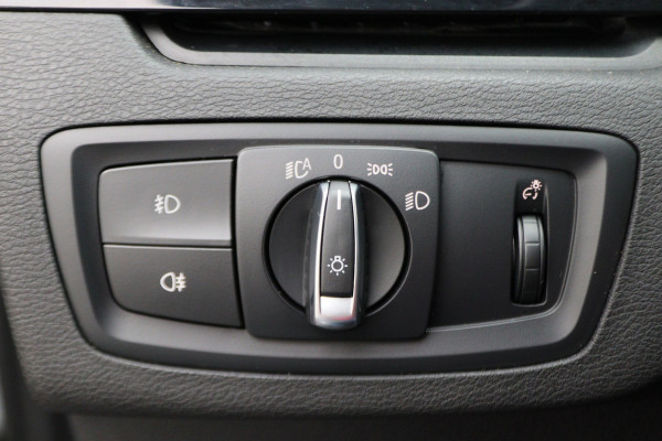 BMW X1 sDrive18i Centennial High Executive Automaat Camera, LED, Navigatie, Climate, Trekhaak, PDC