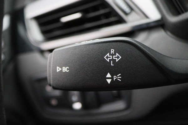 BMW X1 sDrive18i Centennial High Executive Automaat Camera, LED, Navigatie, Climate, Trekhaak, PDC