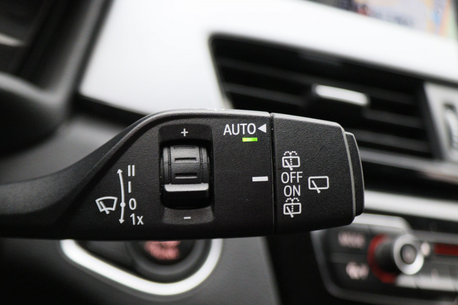 BMW X1 sDrive18i Centennial High Executive Automaat Camera, LED, Navigatie, Climate, Trekhaak, PDC