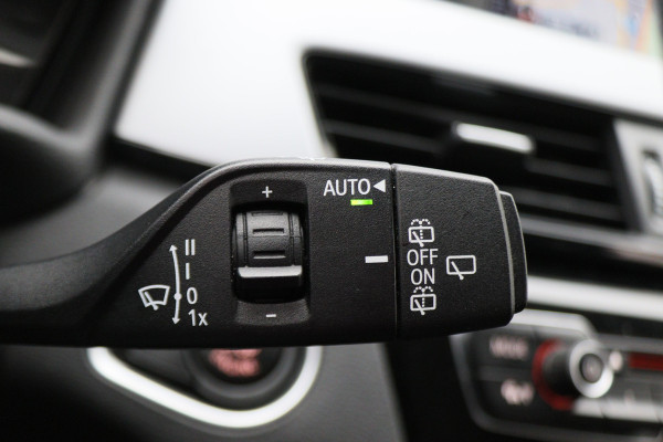 BMW X1 sDrive18i Centennial High Executive Automaat Camera, LED, Navigatie, Climate, Trekhaak, PDC