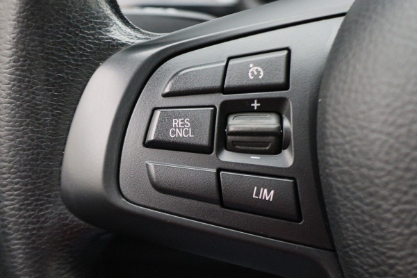 BMW X1 sDrive18i Centennial High Executive Automaat Camera, LED, Navigatie, Climate, Trekhaak, PDC