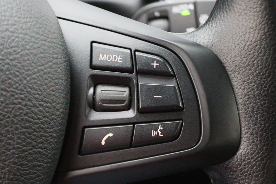 BMW X1 sDrive18i Centennial High Executive Automaat Camera, LED, Navigatie, Climate, Trekhaak, PDC