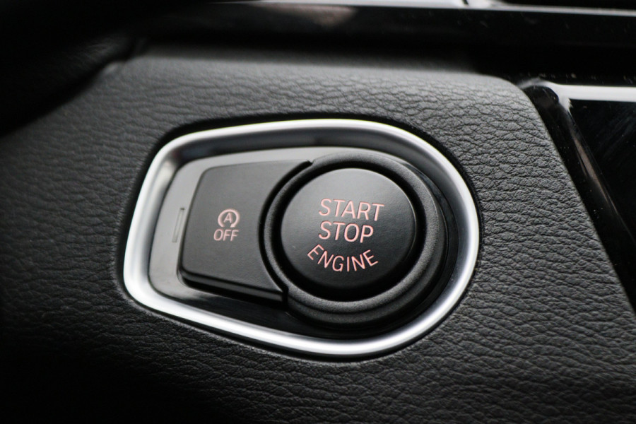 BMW X1 sDrive18i Centennial High Executive Automaat Camera, LED, Navigatie, Climate, Trekhaak, PDC