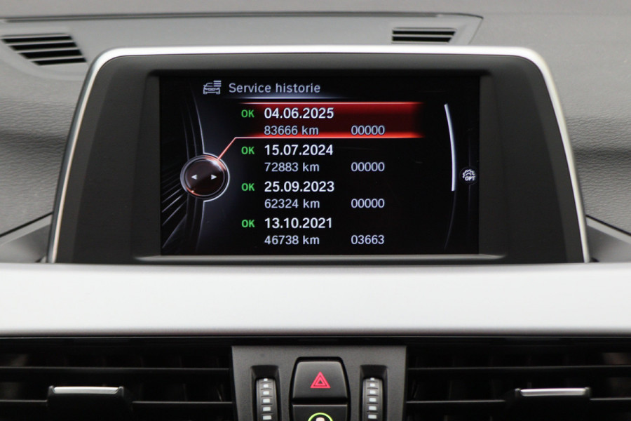 BMW X1 sDrive18i Centennial High Executive Automaat Camera, LED, Navigatie, Climate, Trekhaak, PDC