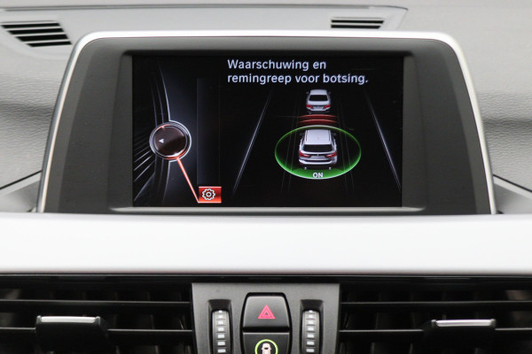 BMW X1 sDrive18i Centennial High Executive Automaat Camera, LED, Navigatie, Climate, Trekhaak, PDC