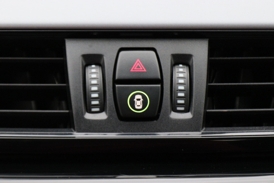 BMW X1 sDrive18i Centennial High Executive Automaat Camera, LED, Navigatie, Climate, Trekhaak, PDC