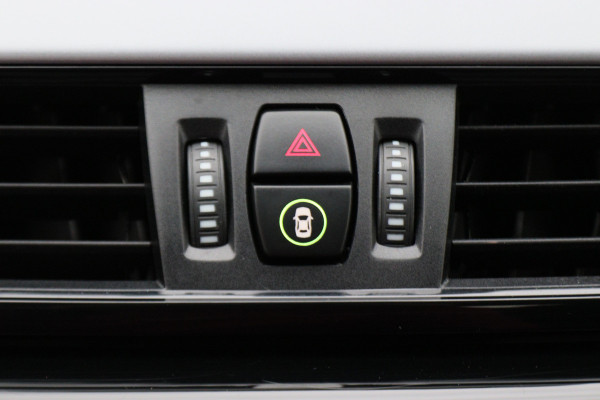 BMW X1 sDrive18i Centennial High Executive Automaat Camera, LED, Navigatie, Climate, Trekhaak, PDC