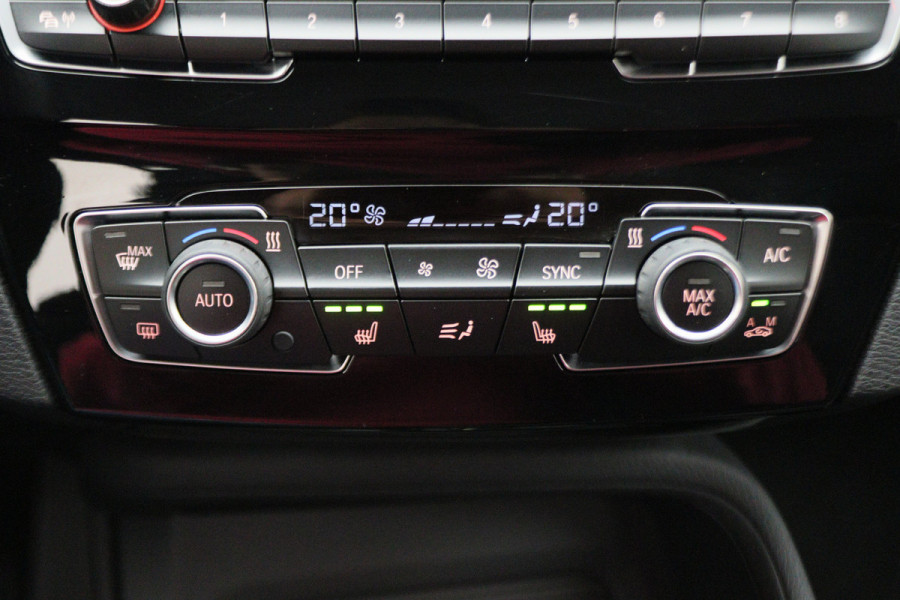 BMW X1 sDrive18i Centennial High Executive Automaat Camera, LED, Navigatie, Climate, Trekhaak, PDC