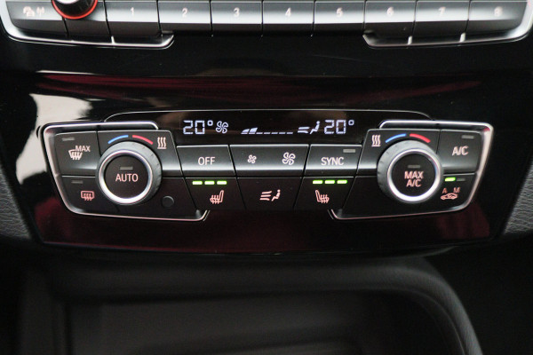 BMW X1 sDrive18i Centennial High Executive Automaat Camera, LED, Navigatie, Climate, Trekhaak, PDC