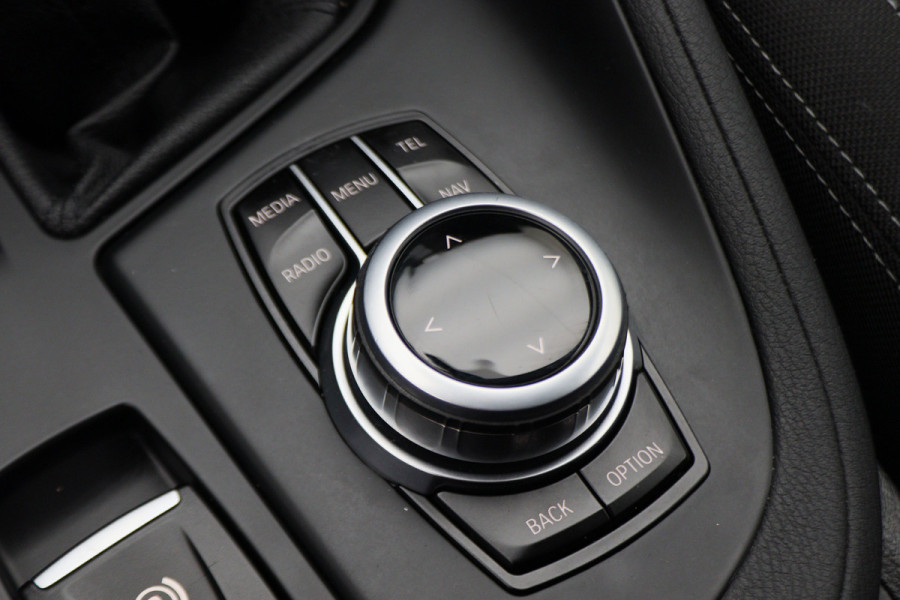 BMW X1 sDrive18i Centennial High Executive Automaat Camera, LED, Navigatie, Climate, Trekhaak, PDC
