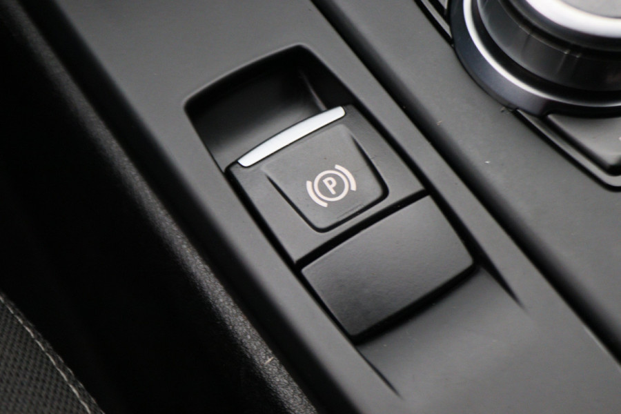 BMW X1 sDrive18i Centennial High Executive Automaat Camera, LED, Navigatie, Climate, Trekhaak, PDC