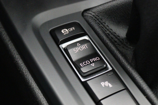 BMW X1 sDrive18i Centennial High Executive Automaat Camera, LED, Navigatie, Climate, Trekhaak, PDC