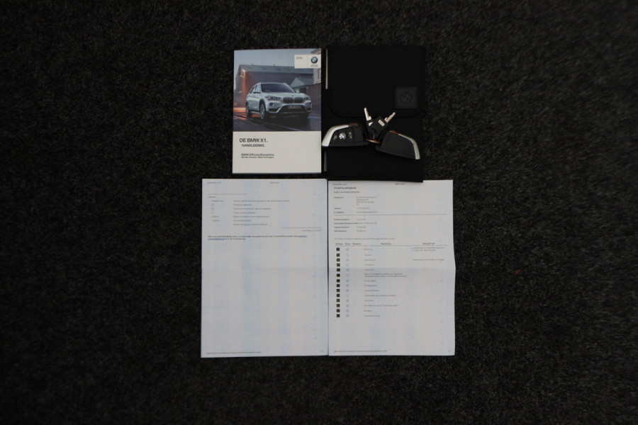 BMW X1 sDrive18i Centennial High Executive Automaat Camera, LED, Navigatie, Climate, Trekhaak, PDC