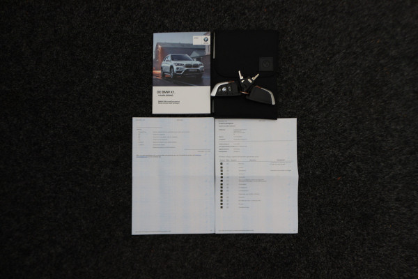 BMW X1 sDrive18i Centennial High Executive Automaat Camera, LED, Navigatie, Climate, Trekhaak, PDC