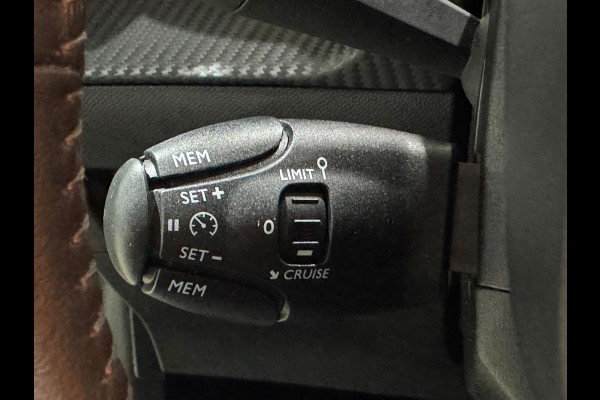 Peugeot 208 1.2 PureTech Allure/APPLE CARPLAY/CAMERA/CRUISE CONTROL