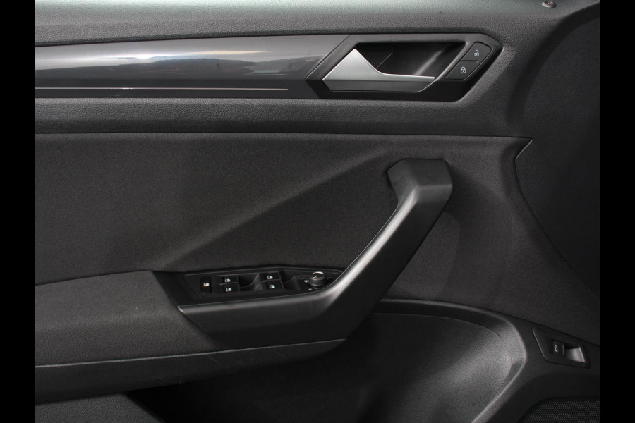 Volkswagen T-Roc 1.5 TSI 150pk Automaat Sport Team | Navigatie | Apple Carplay/Android Auto | Camera | Electrische achterklep | Climate Control | Led | Lichtmetalen Velgen