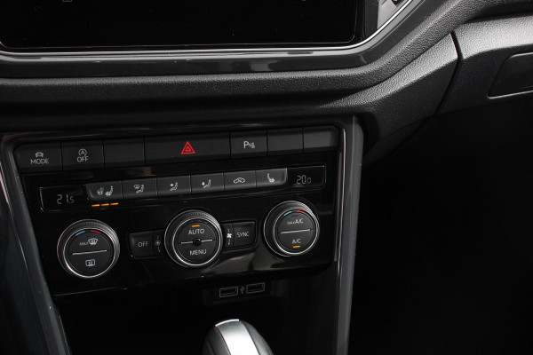Volkswagen T-Roc 1.5 TSI 150pk Automaat Sport Team | Navigatie | Apple Carplay/Android Auto | Camera | Electrische achterklep | Climate Control | Led | Lichtmetalen Velgen