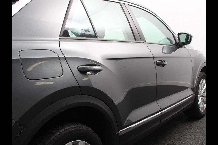 Volkswagen T-Roc 1.5 TSI 150pk Automaat Sport Team | Navigatie | Apple Carplay/Android Auto | Camera | Electrische achterklep | Climate Control | Led | Lichtmetalen Velgen