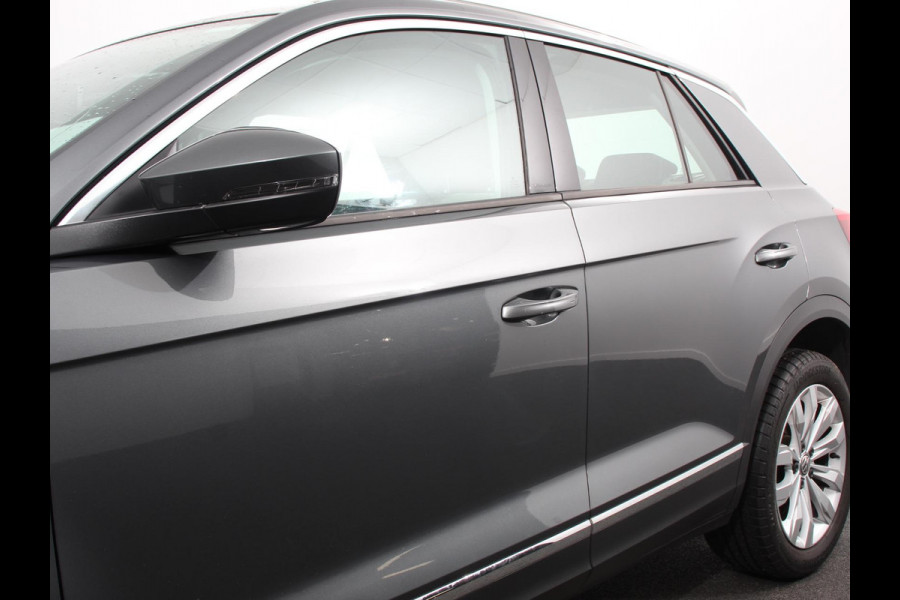 Volkswagen T-Roc 1.5 TSI 150pk Automaat Sport Team | Navigatie | Apple Carplay/Android Auto | Camera | Electrische achterklep | Climate Control | Led | Lichtmetalen Velgen
