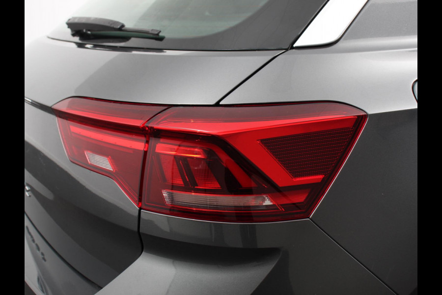 Volkswagen T-Roc 1.5 TSI 150pk Automaat Sport Team | Navigatie | Apple Carplay/Android Auto | Camera | Electrische achterklep | Climate Control | Led | Lichtmetalen Velgen