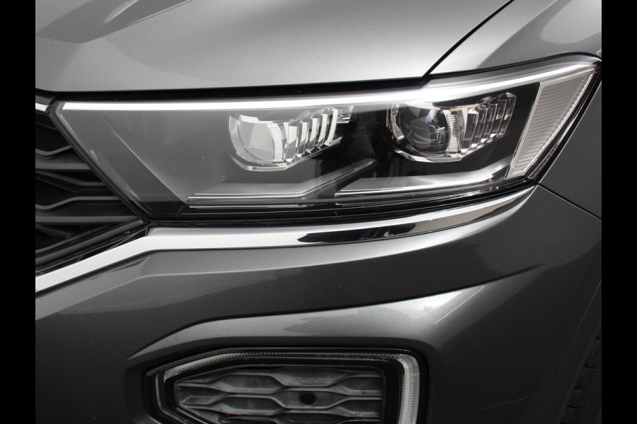 Volkswagen T-Roc 1.5 TSI 150pk Automaat Sport Team | Navigatie | Apple Carplay/Android Auto | Camera | Electrische achterklep | Climate Control | Led | Lichtmetalen Velgen