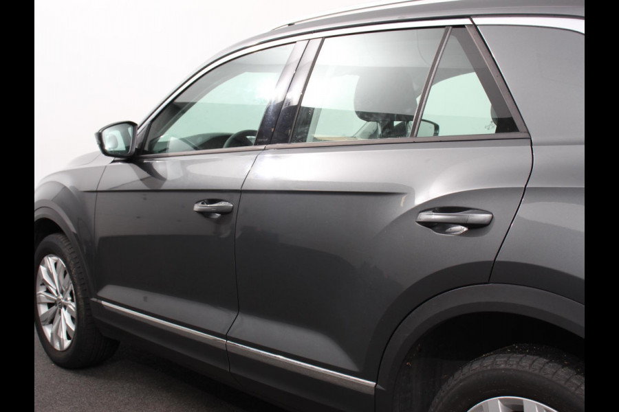 Volkswagen T-Roc 1.5 TSI 150pk Automaat Sport Team | Navigatie | Apple Carplay/Android Auto | Camera | Electrische achterklep | Climate Control | Led | Lichtmetalen Velgen