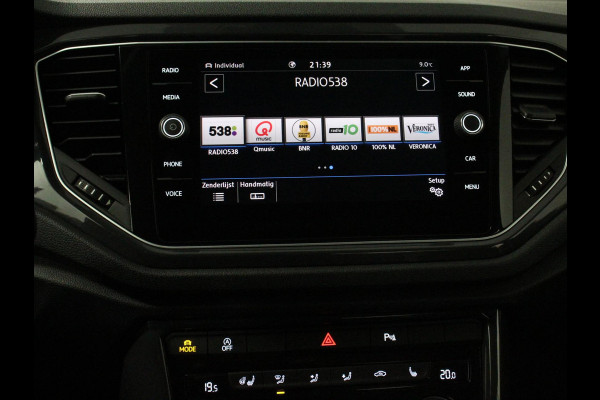 Volkswagen T-Roc 1.5 TSI 150pk Automaat Sport Team | Navigatie | Apple Carplay/Android Auto | Camera | Electrische achterklep | Climate Control | Led | Lichtmetalen Velgen