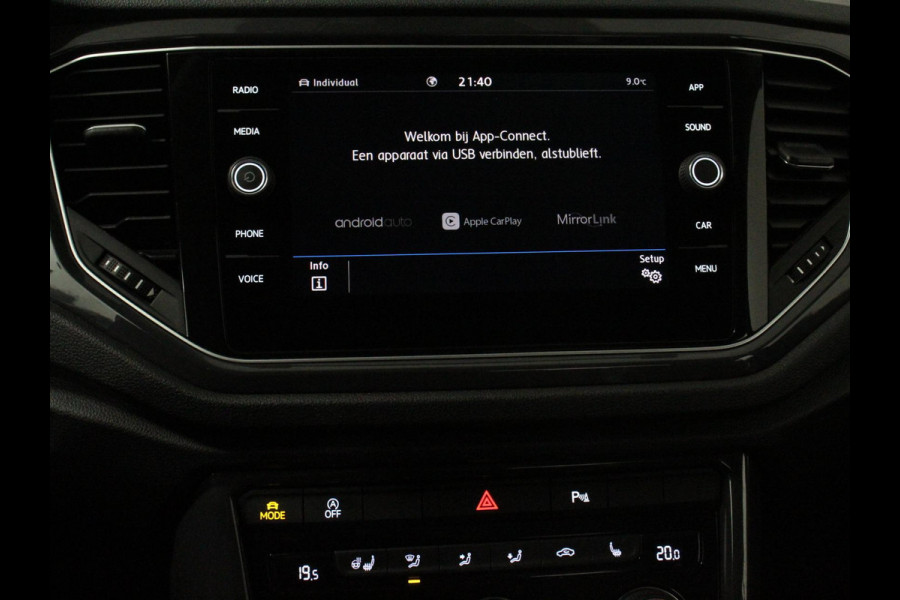 Volkswagen T-Roc 1.5 TSI 150pk Automaat Sport Team | Navigatie | Apple Carplay/Android Auto | Camera | Electrische achterklep | Climate Control | Led | Lichtmetalen Velgen