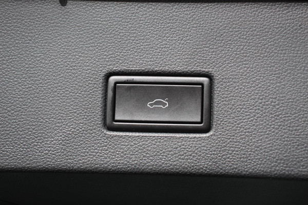 Volkswagen T-Roc 1.5 TSI 150pk Automaat Sport Team | Navigatie | Apple Carplay/Android Auto | Camera | Electrische achterklep | Climate Control | Led | Lichtmetalen Velgen