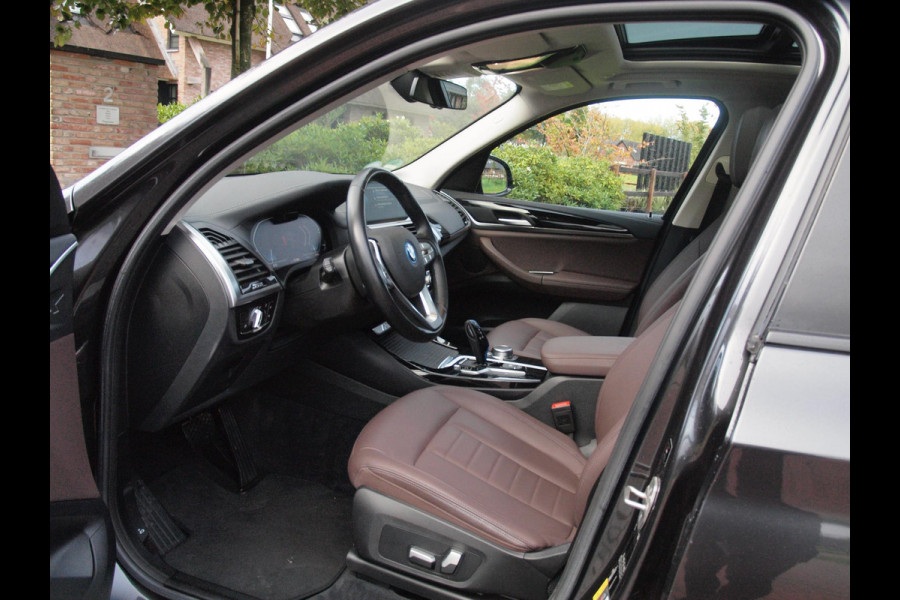 BMW iX3 Executive 80 kWh | Panoramadak | Camera | Trekhaak | Sfeerverlichting | Apple Carplay |