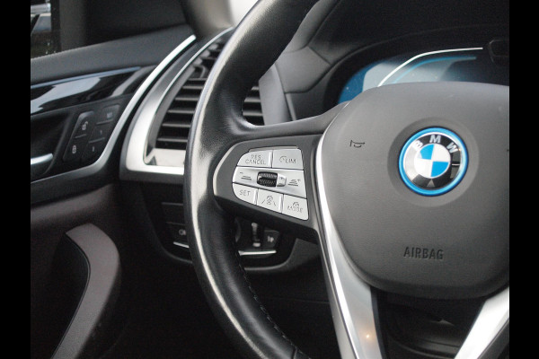 BMW iX3 Executive 80 kWh | Panoramadak | Camera | Trekhaak | Sfeerverlichting | Apple Carplay |