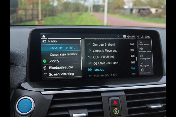 BMW iX3 Executive 80 kWh | Panoramadak | Camera | Trekhaak | Sfeerverlichting | Apple Carplay |