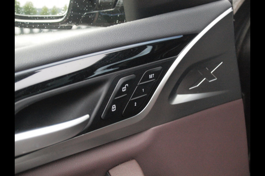 BMW iX3 Executive 80 kWh | Panoramadak | Camera | Trekhaak | Sfeerverlichting | Apple Carplay |