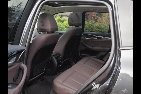 BMW iX3 Executive 80 kWh | Panoramadak | Camera | Trekhaak | Sfeerverlichting | Apple Carplay |