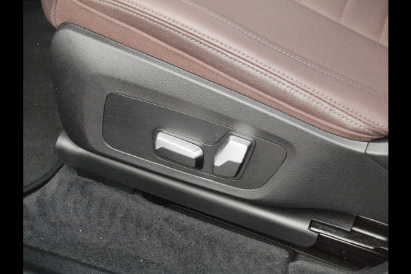 BMW iX3 Executive 80 kWh | Panoramadak | Camera | Trekhaak | Sfeerverlichting | Apple Carplay |