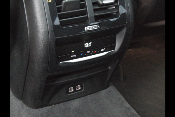 BMW iX3 Executive 80 kWh | Panoramadak | Camera | Trekhaak | Sfeerverlichting | Apple Carplay |