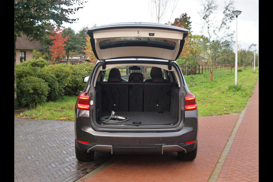 BMW iX3 Executive 80 kWh | Panoramadak | Camera | Trekhaak | Sfeerverlichting | Apple Carplay |