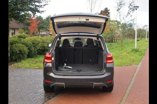 BMW iX3 Executive 80 kWh | Panoramadak | Camera | Trekhaak | Sfeerverlichting | Apple Carplay |