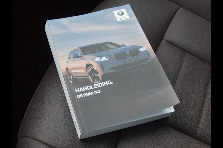 BMW iX3 Executive 80 kWh | Panoramadak | Camera | Trekhaak | Sfeerverlichting | Apple Carplay |